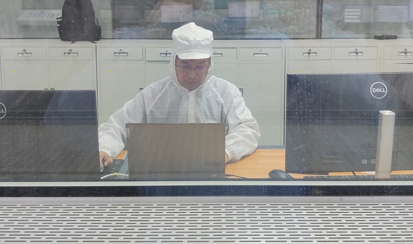 15點，自控事業部胡曉強在寧波對6.3米BOPET聚酯薄膜生產線做控制優化.jpg